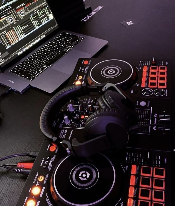 SWITZERLAND BUSINESS REPORT: Estimate Russian Assets Held In Financial Institutions Estimated at 7.7B Francs