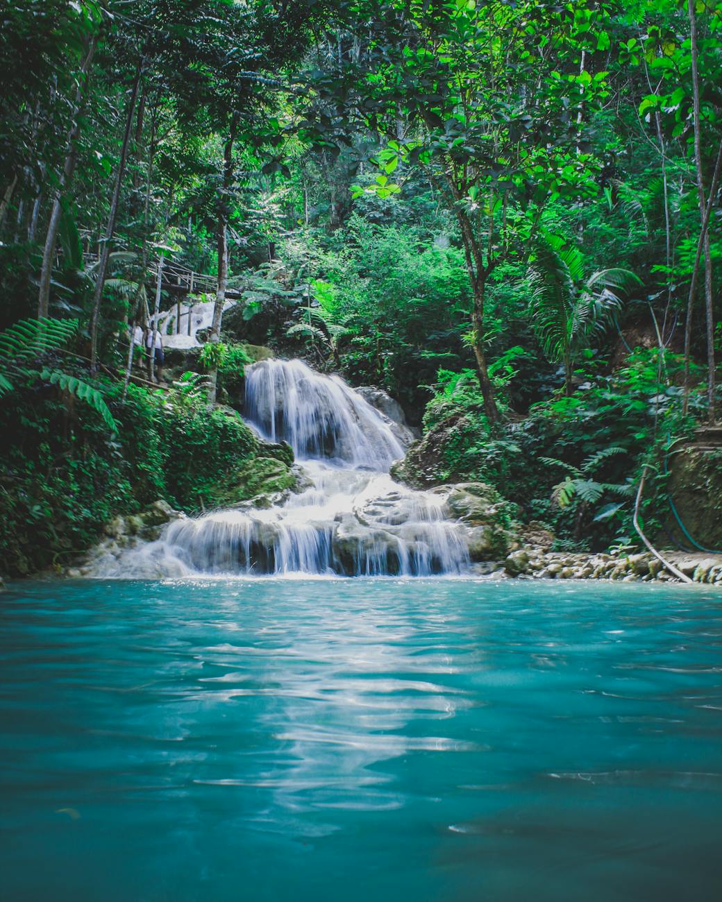 BREEZE AND THE STREAM