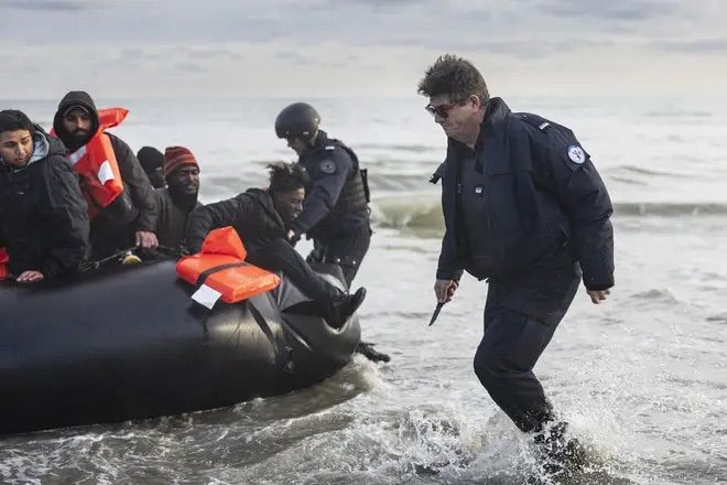 French Police Begin Puncturing Rubber Boats Used to Cross English Channel BBC Reported
